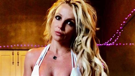 Britney Spears Wardrobe Malfunction See Her Bikini Bottom Wedgie