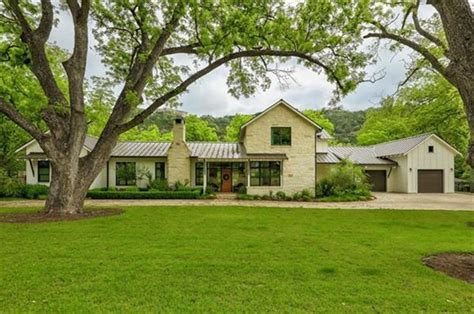 A modern farmhouse for sale (picket fence included) architect steve zagorski designed this charming modern farmhouse within walking distance of downtown austin. MODERN FARMHOUSE RETREAT | Texas Luxury Homes | Mansions ...