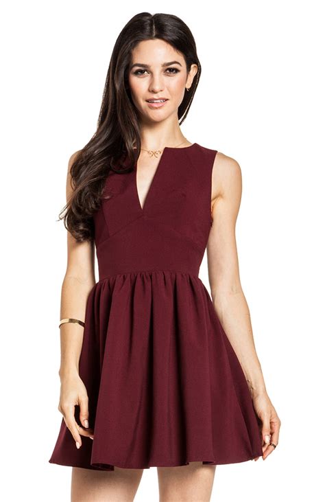 Dailylook Plunging Fit And Flare Dress In Burgundy Dailylook
