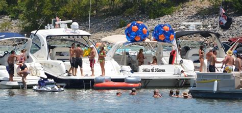 The cabins can hold up to six people and include a kitchenette with utensils. Lake lewisville party cove. Lake lewisville party cove.