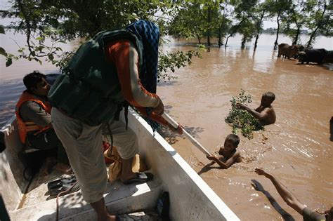 India And Pakistan Strain As Flooding Kills Hundreds The New York Times