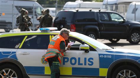 2 guards taken hostage by inmates at prison in sweden