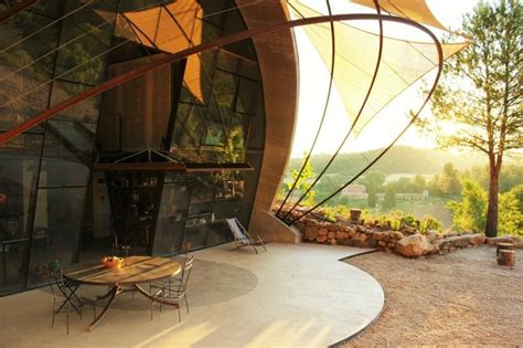 Snail Inspired Retreat Is The Perfect Escape For Nature
