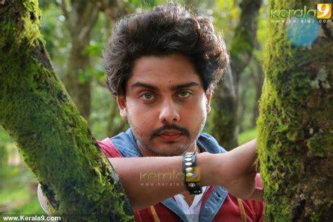 İstemeden bir suça karışan bu aile reisi bakalım türlü belaların içerisinden kendisini ve ailesini nasıl kurtaracaktır. Drishyam malayalam movie stills 0256279