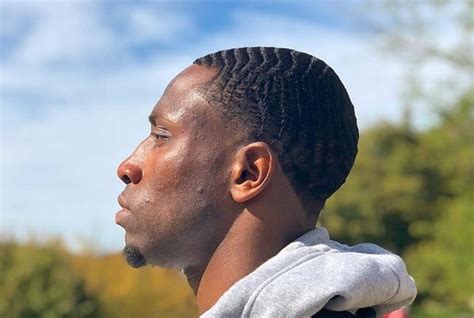 In case you're wondering, it gets its name from the circular wave pattern that naturally forms and spirals out from the cowlick over time. 10 Best Wavy Hairstyles for Black Men (2020 Guide) - Cool ...