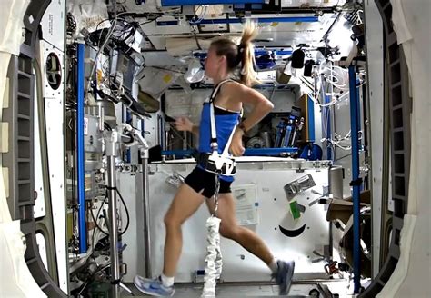 ¿cómo Se Ejercitan Los Astronautas En El Espacio En Microgravedad Para