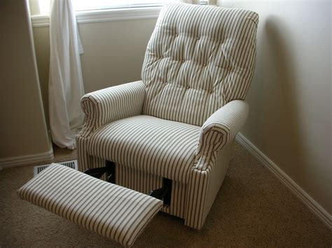 More images for how to reupholster a couch » do it yourself divas: DIY: Reupholster An Old La-Z-Boy ...