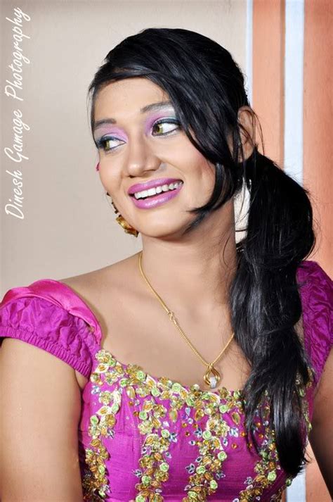 Men Women Photos Sri Lanka Actress Upeksha Swarnamali Hot Cleavage Show