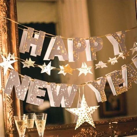 La risposta che sempre più italiani danno a questa domanda è la ricerca di un alloggio o di una casa vacanza in affitto breve. Idee per un capodanno in casa | Vigilia di capodanno ...