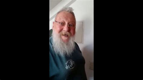 Korán a színháznak szentelte magát. Barbara Weinzierl als Frau Gscheitinger und Kurt Rauscher ...