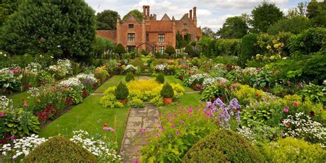 English Garden Ideas To Transform Your Backyard Into A Charming Oasis