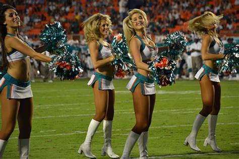 Was i the only one disappointed there were no actual dolphins? Miami Dolphins Cheerleaders | Flickr - Photo Sharing!