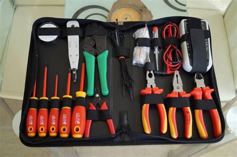 Das TOOLCRAFT Elektriker-Werkzeugset im Praxistest