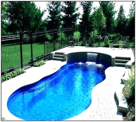 The tiles will shimmer in the customized pattern you've designed as you invite people to relax in your pool. pool tile designs - trackidz.com | Pool tile designs, Pool ...