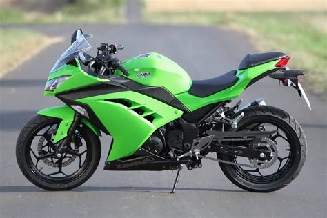 Launched in 2012 for the 2013 model year, the ninja 300, displaced the old ninja 250 with a few more cubes. Ficha técnica da Kawasaki Ninja 300 2013 a 2018