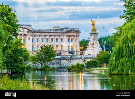 Buckingham Palace Seen From St James Park In London Stock Photo Alamy