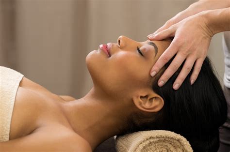 6 Pro Tips For Giving An At Home Massage To Your Special Someone Los