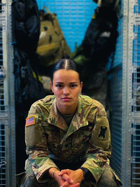 Photo Of Woman Military Medic Trending Huge On Rpics Rmilitarywomen