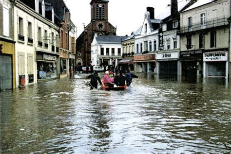 From old french inundacion, from latin inundatio. LUTTE CONTRE LES INONDATIONS : UNIE ET ÉLARGIE, LA ...