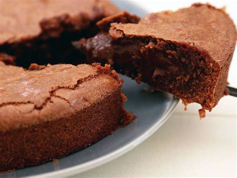 Gâteau chocolat facile, au cacao en poudre. Gâteau au chocolat express : Recette de Gâteau au chocolat ...