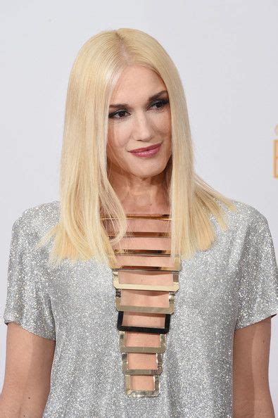 The Trick To Gwen Stefanis Sleek Straight Emmys Hairstyle Gwen Renée Stefani Gwen Stefani No