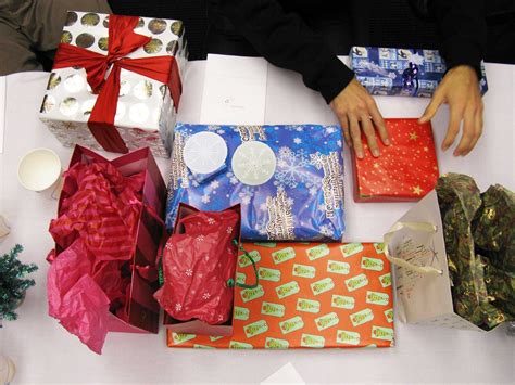 Office Secret Santa Gifts Under $25 - Business Insider