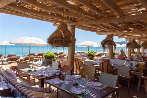 It is with authenticity and simplicity that shellona welcomes you in the shade of its magnificent pergola to share great moments around a table. Pampelonne Beach, Saint-Tropez / Casol Villas France