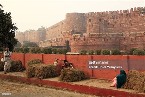 The Rampart Of Agra Fort High Res Stock Photo Getty Images