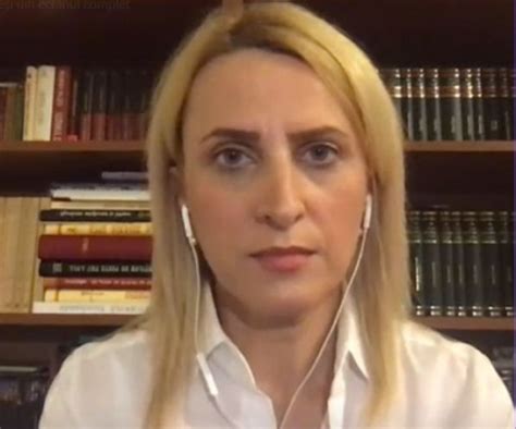 Tratamentul uzual acum este compus din medicamente antivirale în diverse asocieri. Coronavirus. Când trebuie să sune la 112 un pacient ...