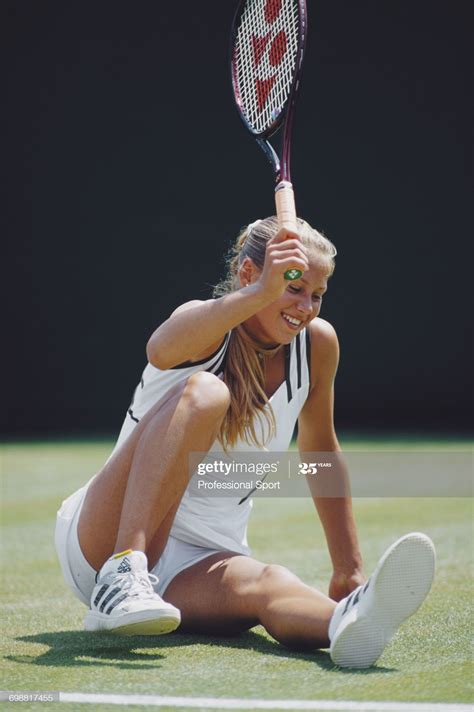 Russian Tennis Player Anna Kournikova Pictured In Action After A Fall Tennis Players Female