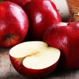 Buah beri yang bagus dikonsumsi untuk detoks adalah stroberi, raspberi, blackberry, dan blackcurrant. Buah Yang Bagus untuk Diet