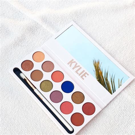 Kylie Jenner Unveils Her New Kyshadow Palette