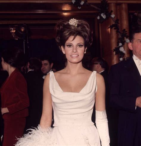 32 wonderful color photos of raquel welch the classic beauty of the 1960s ~ vintage everyday