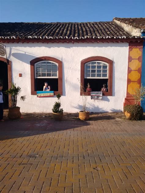 A memória dessa época está embrenhada nas construções centenárias e na gastronomia local, voltada para os pratos à base de frutos do mar. Santo Antônio de Lisboa Florianópolis: o que fazer e onde ...