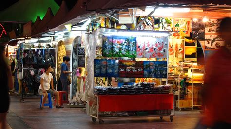 Remember that the vendors at this market expect you to haggle, and you will likely end up paying more than you should if. Batu Ferringhi Night Market | Batu Ferringhi Beach, Pulau ...