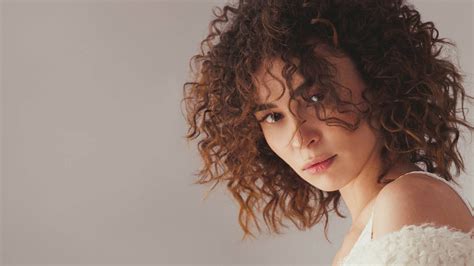 The wavy fringe is an edgy, new haircut for men with curly wavy hair. How To Make Straight Hair Curly: Your Easy Tutorial - L ...