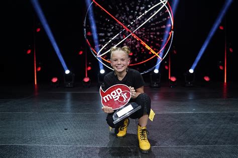 Elleve år gamle hennika eggum huuse stakk lørdag kveld av med seieren i årets utgave av melodi grand prix junior med låten «kan ikke la deg gå». Musikk, kultur | Hennika vant MGP junior