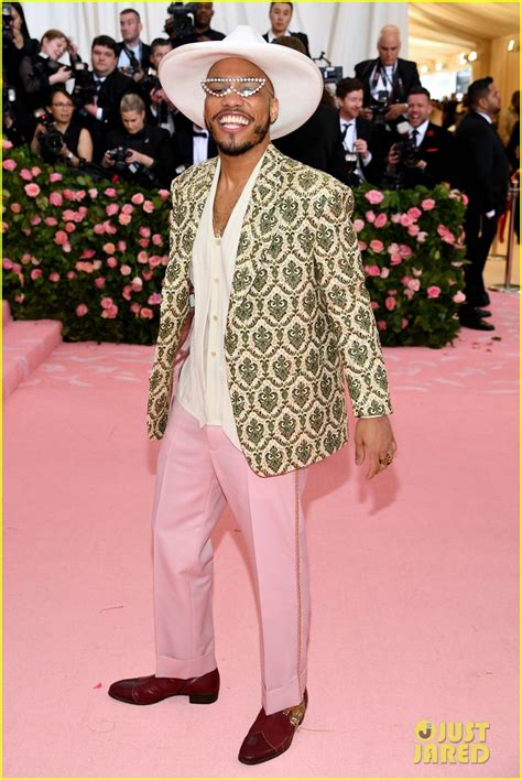 Photo Anderson Paak Busts A Move At The Met Gala 2019 01 Photo