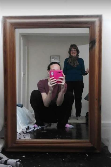 Photos Of People Trying To Sell Mirrors That Are So Funny And Will