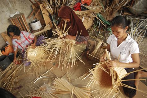 Tirai krei kerai bambu aten 200cm x 200cm: Proses Pembuatan Kerajinan Bambu Anyam | Vibizmedia.com