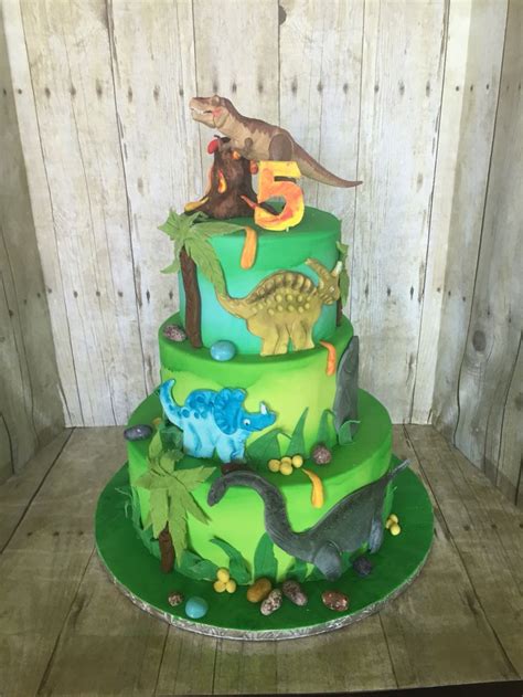 Today we're going to show you how to make a really easy and simple dinosaur birthday cake. Dinosaurs cake | Dinosaur birthday party, Dinosaur ...