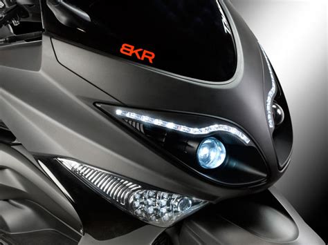Complete di resistenza, nuove di negozio, attacco universale con gommino antivibrazione, corpo nero opaco. FANALE FARO ANTERIORE A LED BKR YAMAHA TMAX T MAX T-MAX ...
