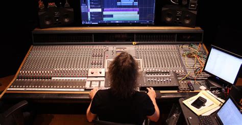 Top 8 Reasons To Use A Professional Recording Studio 2023