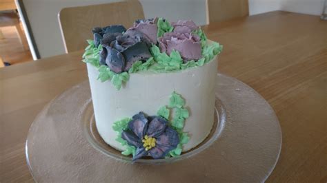 Weitere ideen zu tortendeko, torten figuren, fondant figuren anleitung. Buttercreme Blumen Deko | Süße kuchen, Motivtorten ...