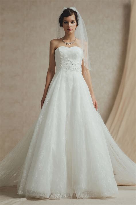Vous pouvez vérifier la période de confection de la robe sur la page du produit. Robe de mariage forme trapèze bustier cœur à traîne ...