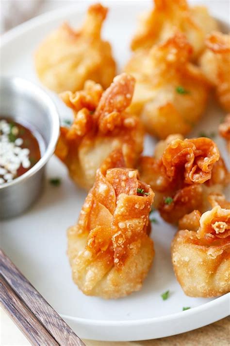 Scoop about 1 teaspoon chicken mixture and place into the center of a wonton wrapper. Chicken Wontons (Crispy and Delicious Recipe) - Rasa Malaysia