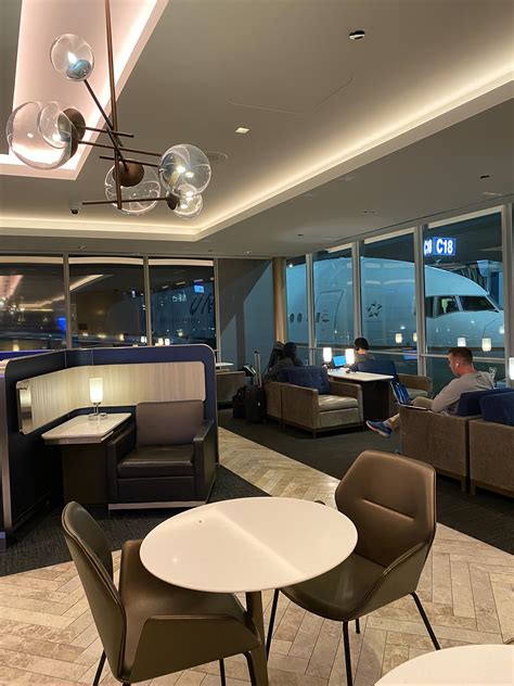 United Polaris Lounge Review - Chicago O'Hare Airport [ORD]