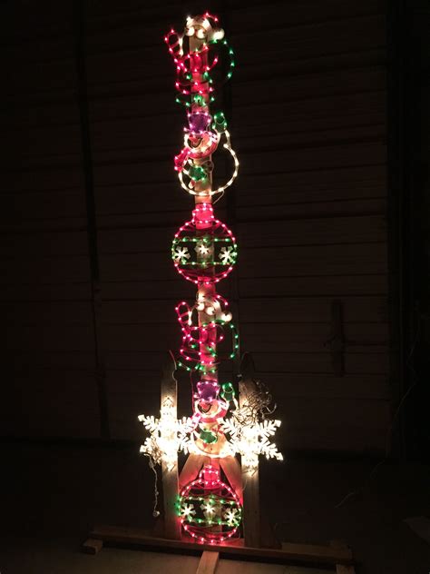 Outdoor Christmas Decoration Lighting Synchronized To Christmas Carols