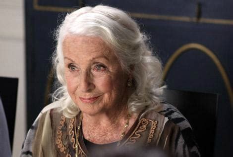 Elle a principalement travaillé au théâtre. Danielle Darrieux. Le stradivarius du cinéma français | L ...