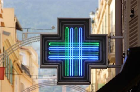 Usage systemique · rhinite allergique saisonnière après échec des autres thérapeutiques (antihistaminique par voie générale, corticoïde. Médicaments distribués en ville et à l'hôpital : remises à ...